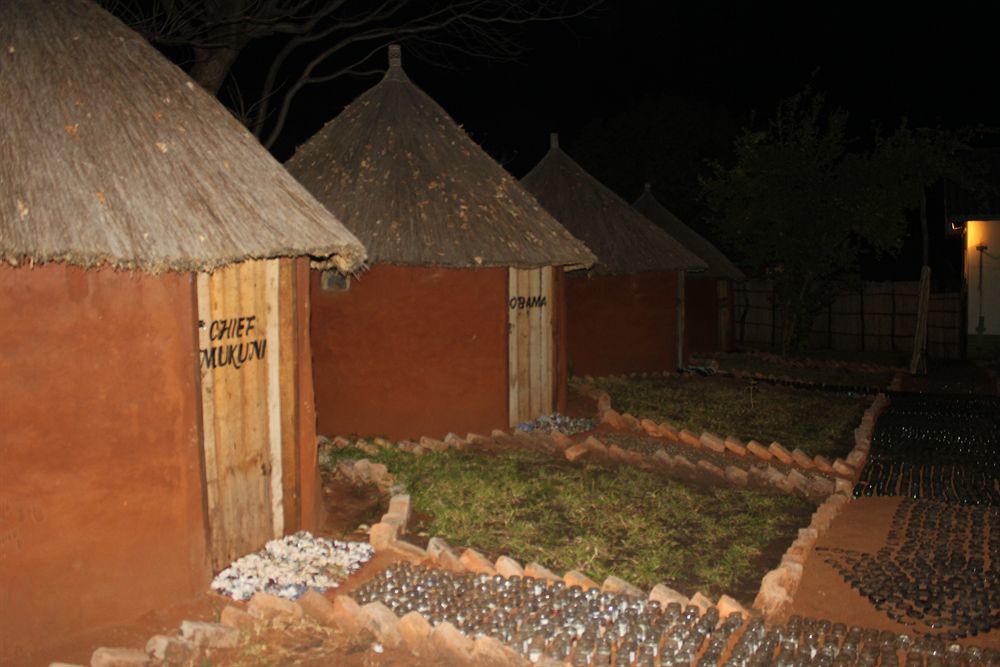 Hotel Zinga Backpackers à Livingstone Extérieur photo