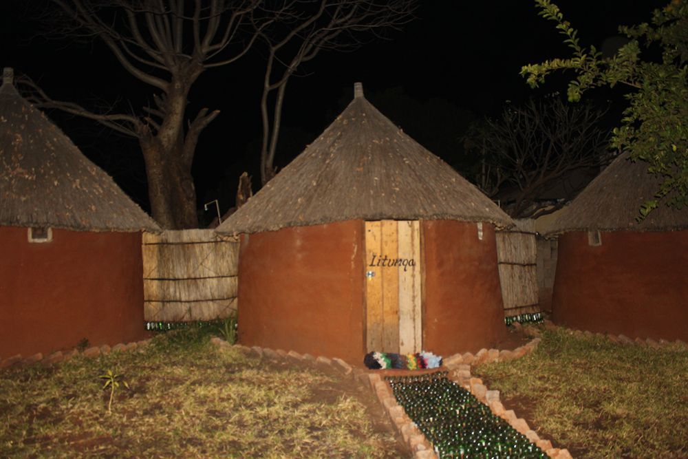 Hotel Zinga Backpackers à Livingstone Extérieur photo