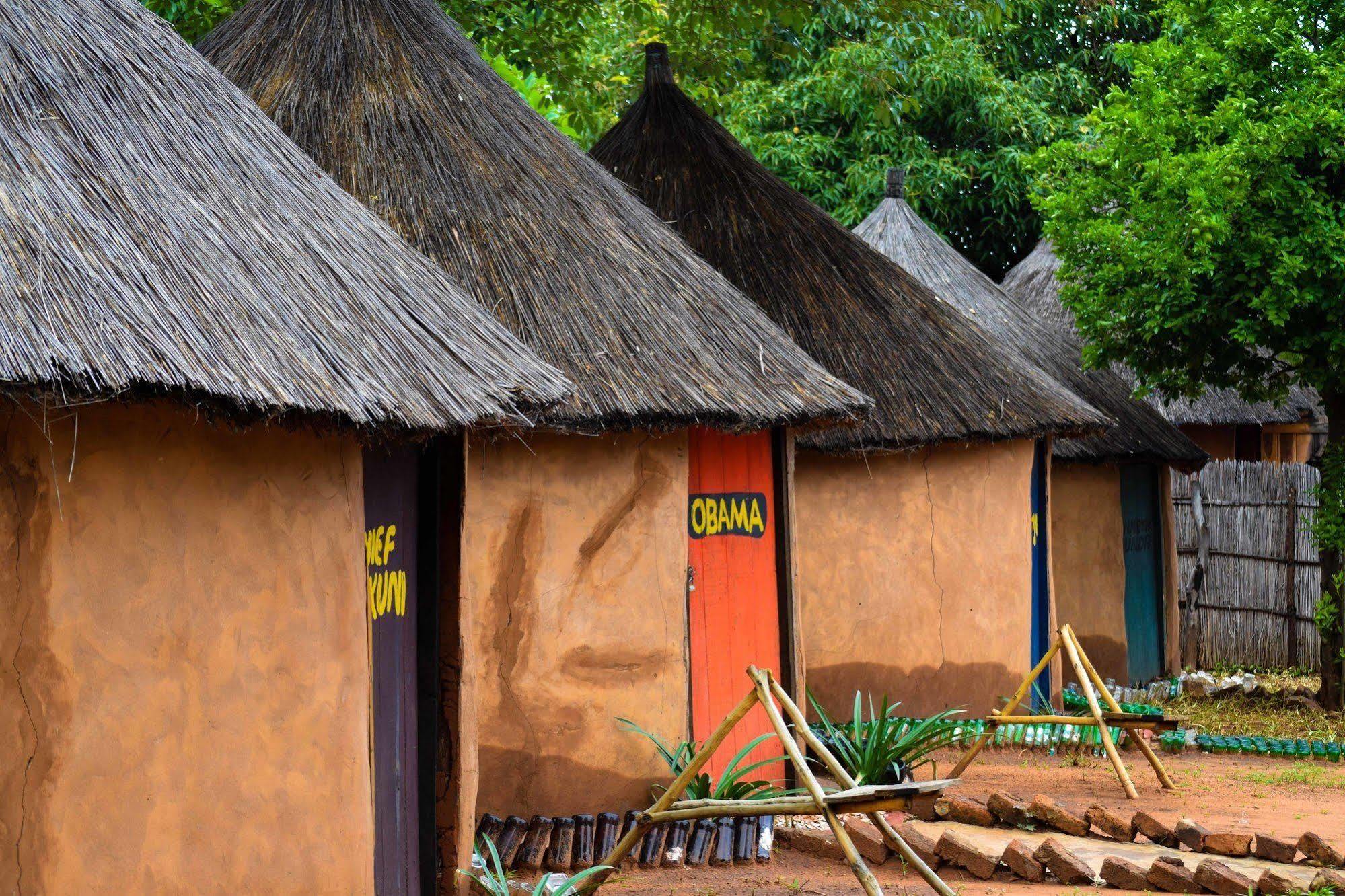 Hotel Zinga Backpackers à Livingstone Extérieur photo