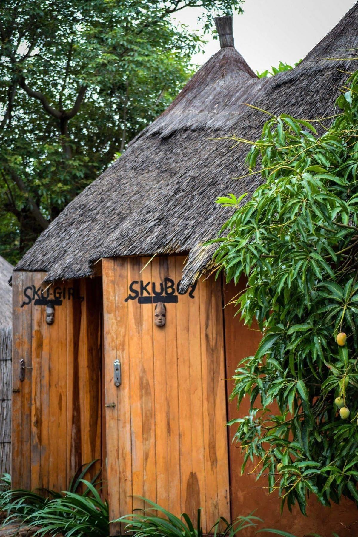 Hotel Zinga Backpackers à Livingstone Extérieur photo